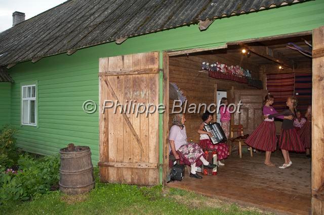 estonie 27.JPG - Estonie, comté de Pärnu, île de Kihnu, groupe folklorique